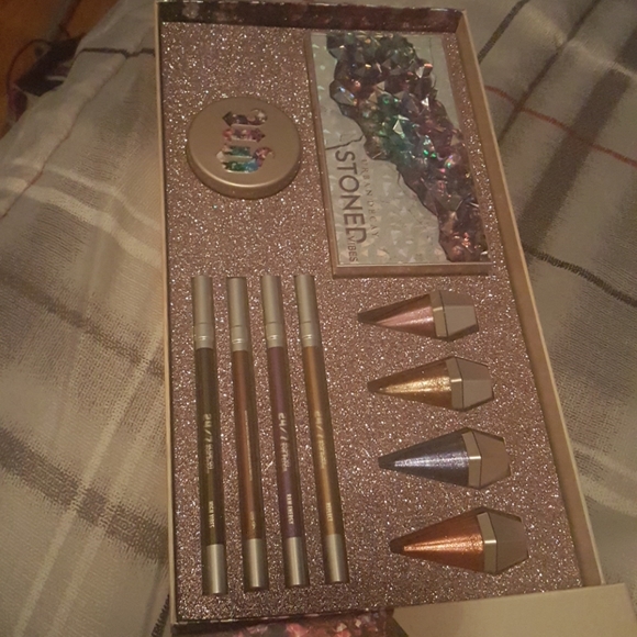 Urban Decay Stoned Vault - Picture 8 of 8